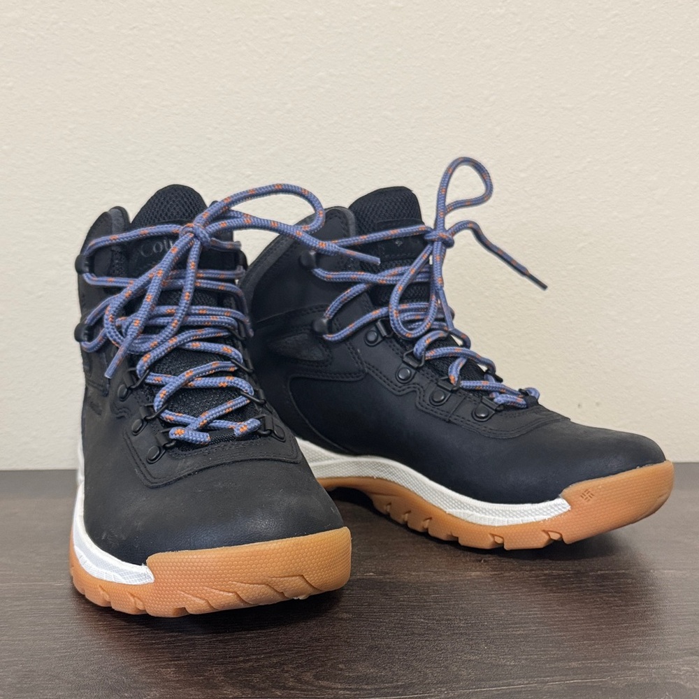Women’s Columbia Black and Tan Hiking Boots